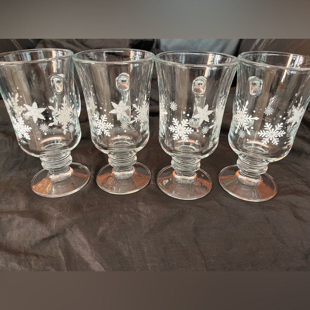 4 ~ 8oz ~Vintage Snowflake Footed Coffee Mugs